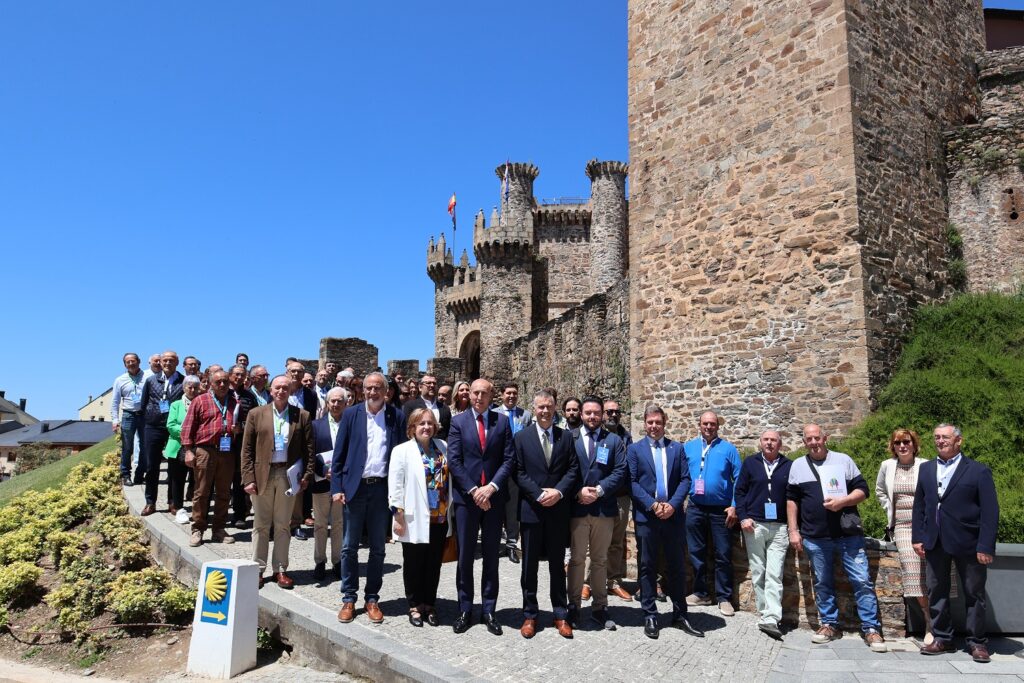 Foto de grupo a las puertas del castillo de Ponferrada